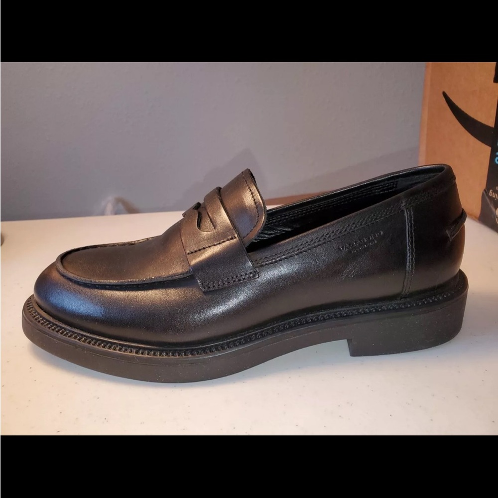 Vagabond Alex W penny Loafer size 9 $175 MSRP